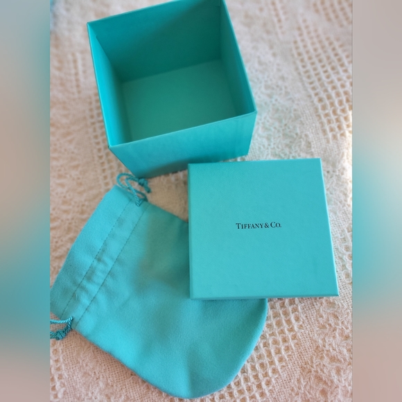 💙 Tiffany Authentic Packaging Bundle 💙 Medium Box & Pouch 4" x 4" x 3" - Picture 1 of 9